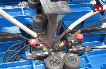 H beam assembling welding straightening integrated machine