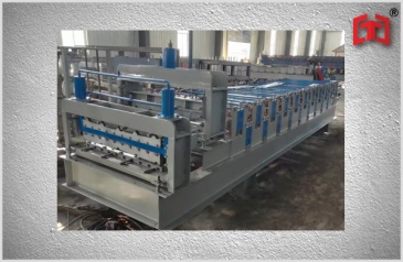 Colored steel tile forming machine